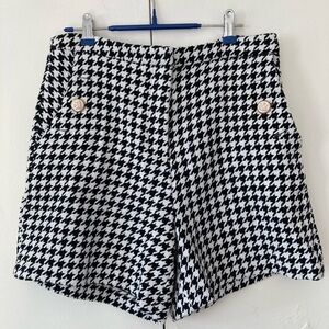 High Waist Short with Buttons in Herringbone Tone